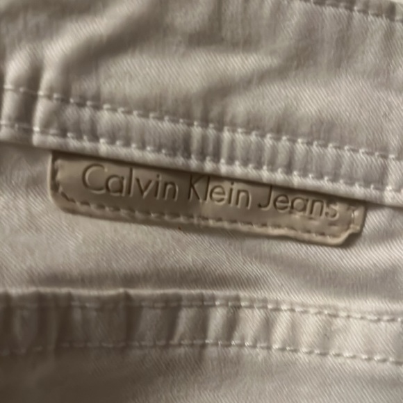 Calvin Klein White Jeans, Skinny Crop, Size 10 - Picture 7 of 7